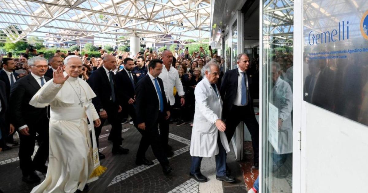 El papa Leoacuten XIV es operado de un noacutedulo pulmonar y crece la expectativa por su viaje a la Argentina