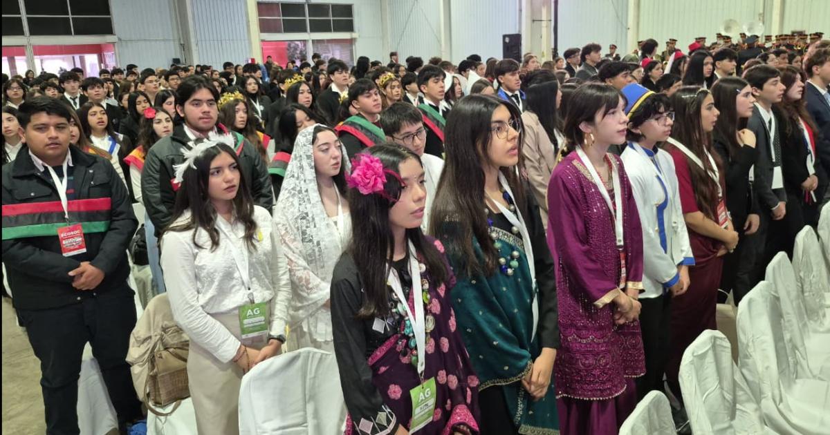 El gobernador Eliacuteas Suaacuterez encabeza la apertura del encuentro Uniendo Metas en Santiago del Estero
