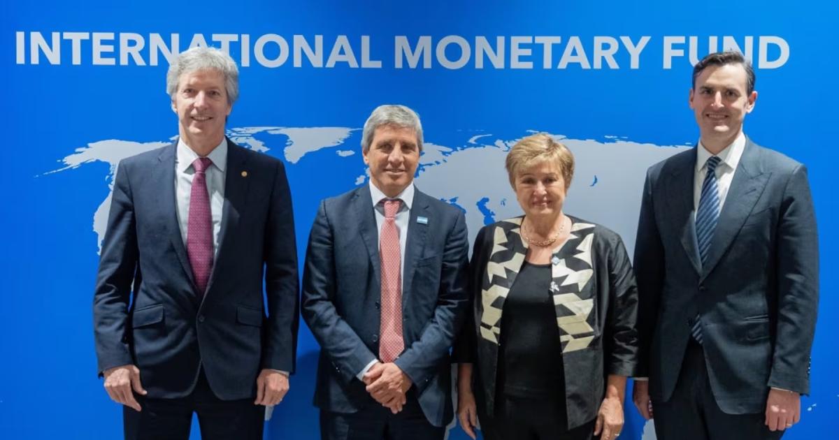 Luis Caputo se reunió con la jefa del FMI en Tailandia- Fue muy elogiosa de nuestra disciplina fiscal (Foto- X @LuisCaputoAR)