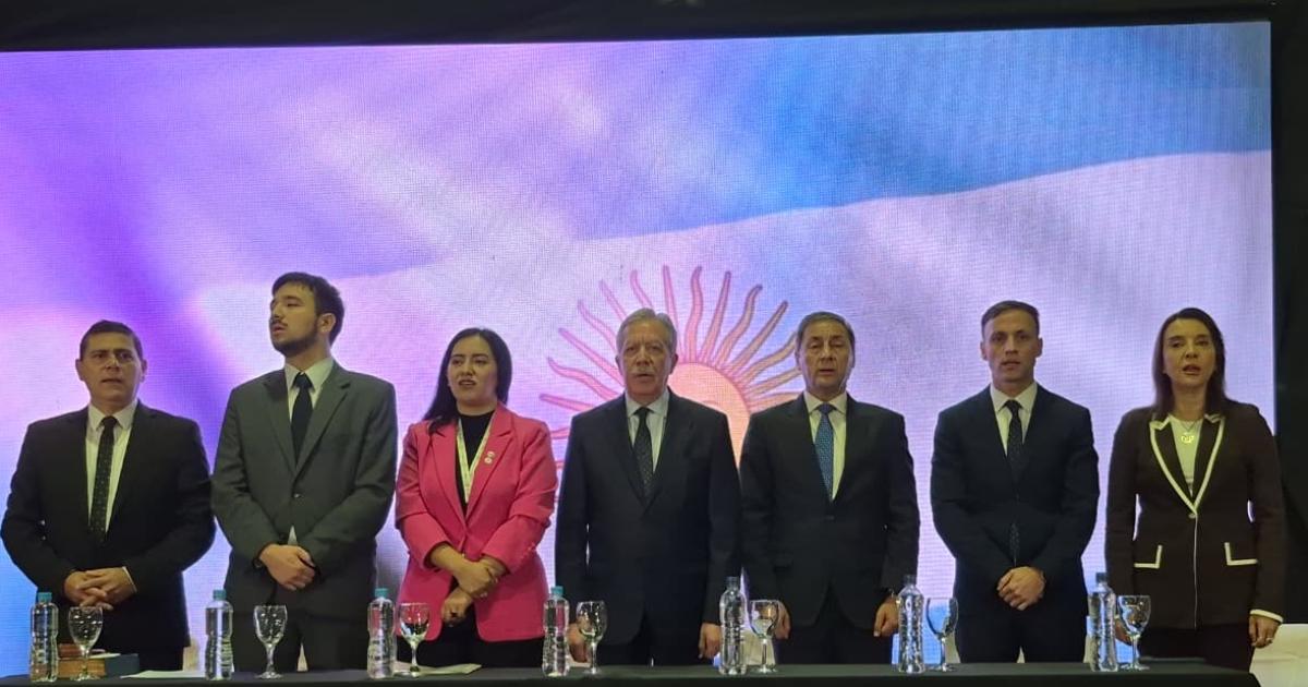 El gobernador Eliacuteas Suaacuterez encabeza la apertura del encuentro Uniendo Metas en Santiago del Estero