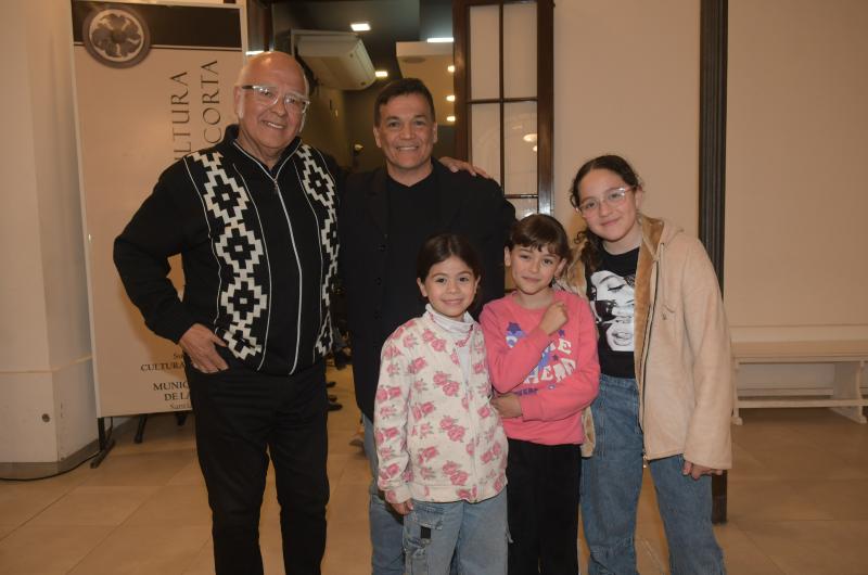 PRESENTARON EL LIBRO UN AMOR EN LA LUNA