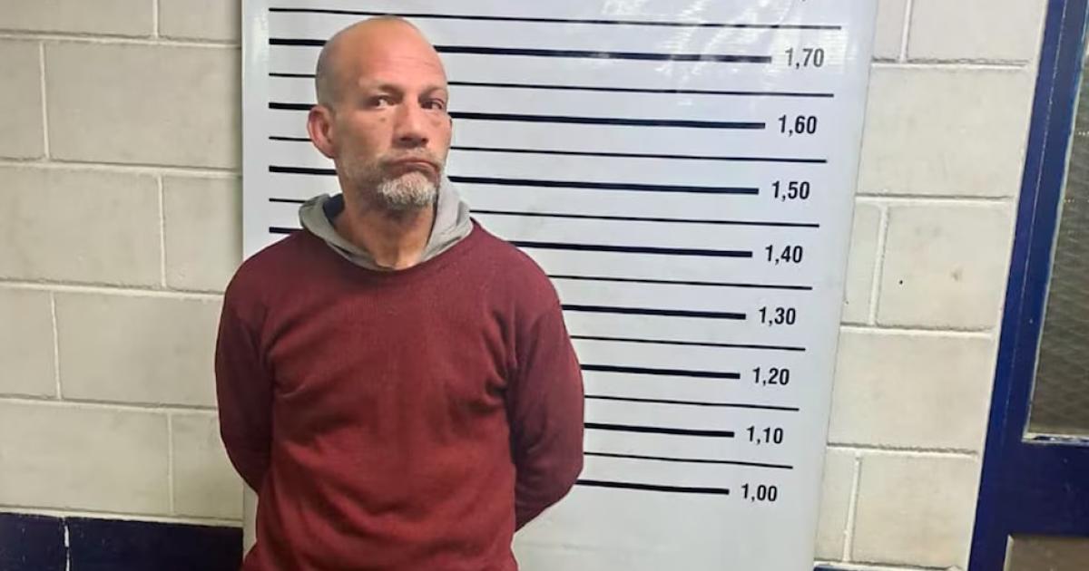 Lo condenaron por el asesinato de un periodista y volvió a quedar detenido por el robo de un perfume