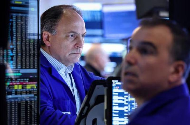 El riesgo paiacutes superoacute los 600 puntos y se desplomaron hasta maacutes de 4-en-porciento- las acciones argentinas en Wall Street