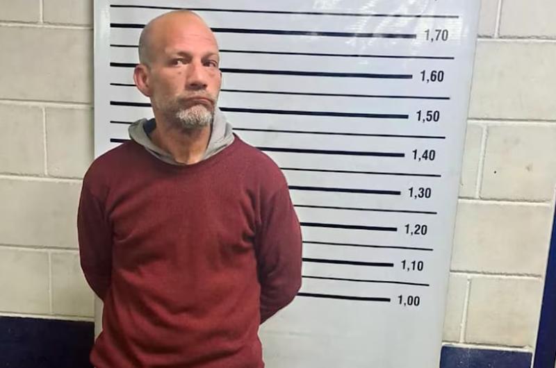 Lo condenaron por el asesinato de un periodista y volvió a quedar detenido por el robo de un perfume