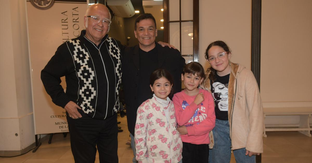 PRESENTARON EL LIBRO UN AMOR EN LA LUNA