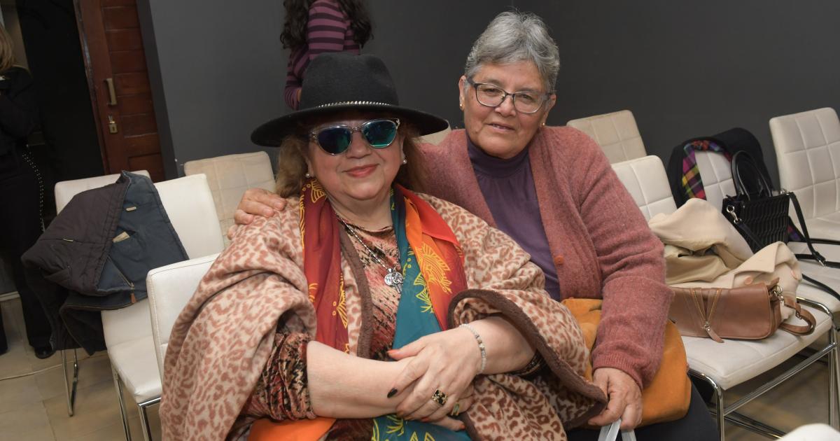 PRESENTARON EL LIBRO UN AMOR EN LA LUNA