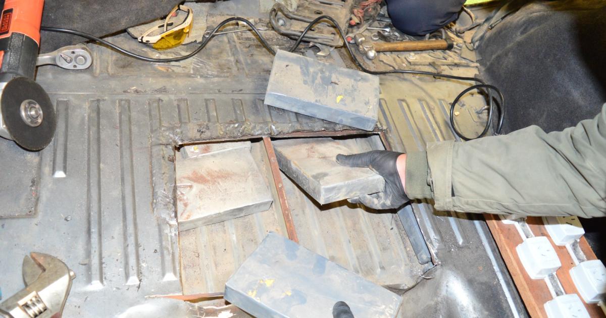 Gendarmeriacutea interceptoacute un cargamento de maacutes de 35 kilos de cocaiacutena en una camioneta- dos detenidos