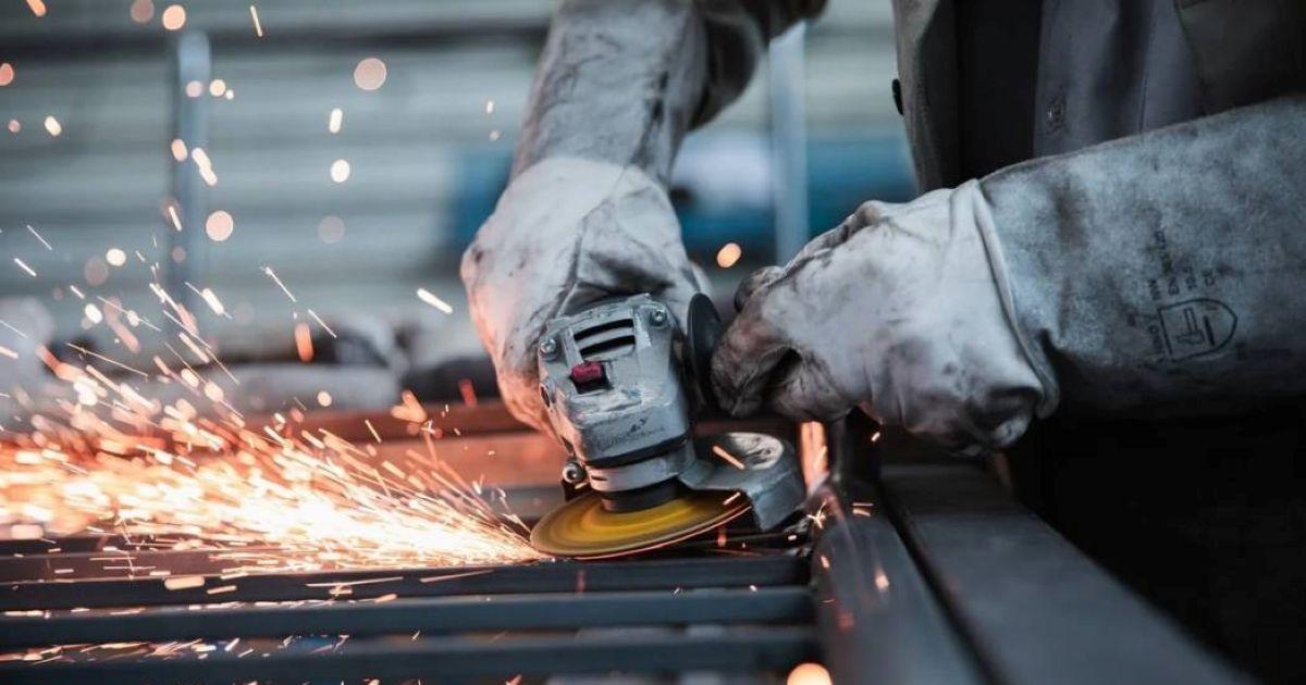La industria cayó en agosto y usó apenas el 585-en-porciento- de su capacidad instalada Fuente- NA