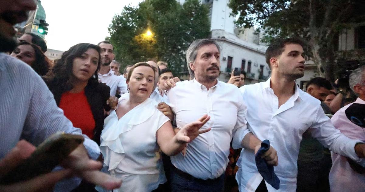 Los gases lacrimógenos de los efectivos policiales afectaron a un grupo de diputados entre ellos Cecilia Moreau