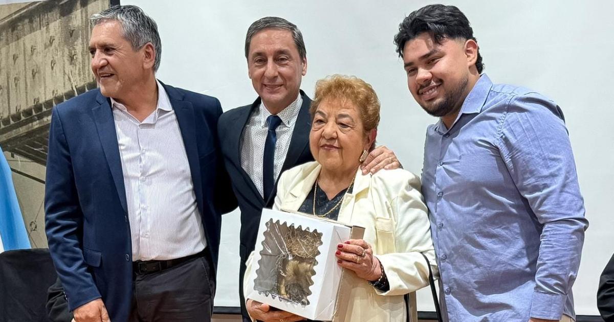 SILVA NEDER ENCABEZÓ EL ACTO DE HOMENAJE A DOCENTES RURALES ORGANIZADO POR EL CLUB DE LEONES MISHKY MAYU