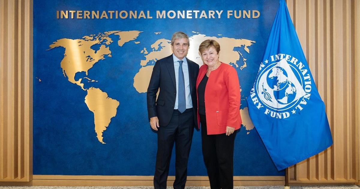 El ministro Luis Caputo se reunió con Kristalina Georgieva en Tailandia (Foto Google)