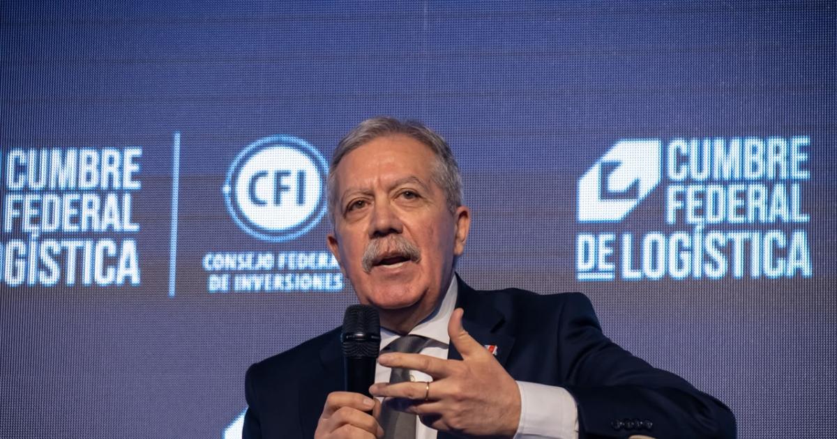 Eliacuteas Suaacuterez destacoacute el potencial productivo de Santiago del Estero en la Cumbre Federal de Logiacutestica 2026