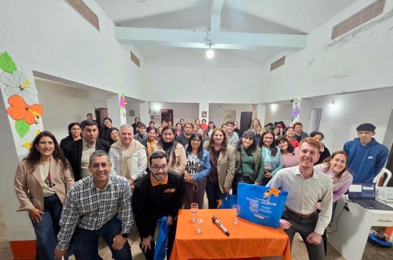 Charla sobre la Ley Penal Juvenil destinada a la familia de La Cantildeada