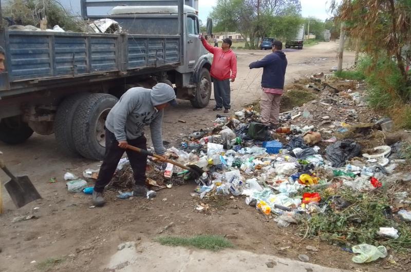 Intensifican los operativos de limpieza y prevencioacuten del dengue