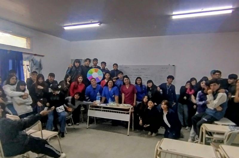 Dictaron taller sobre meacutetodos anticonceptivos para estudiantes