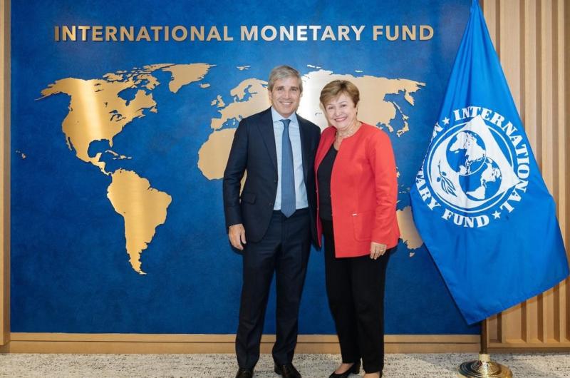 El ministro Luis Caputo se reunió con Kristalina Georgieva en Tailandia (Foto Google)