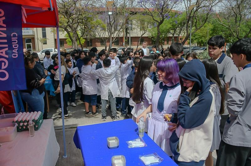 Diacutea Mundial de la Alimentacioacuten- cientos de estudiantes participaron de una jornada para promover haacutebitos saludables en Santiago del Estero