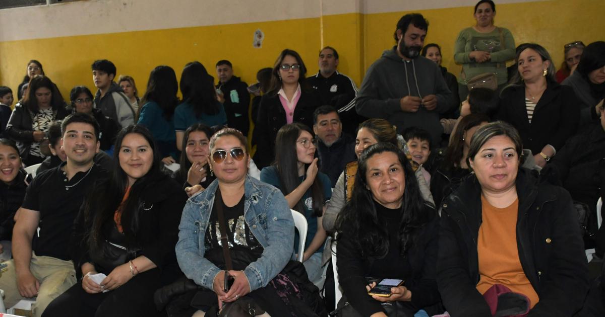 MUESTRA DE EDUCACIOacuteN FIacuteSICA