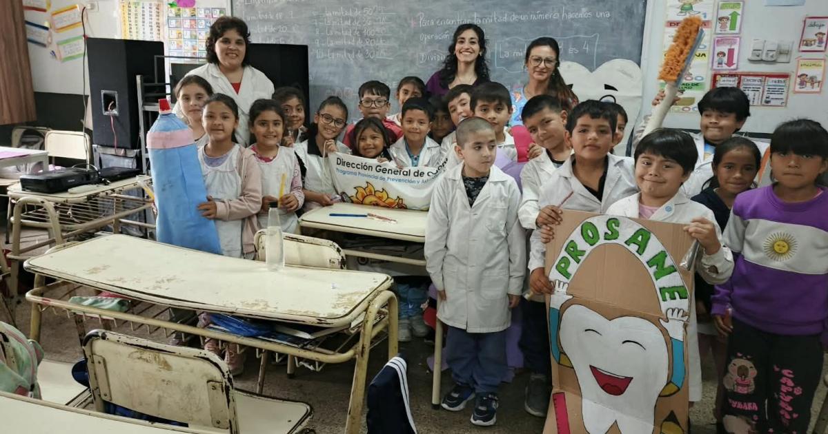 El Prosane y Sonrisas Santiaguentildeas visitaron la Escuela Nordm 375