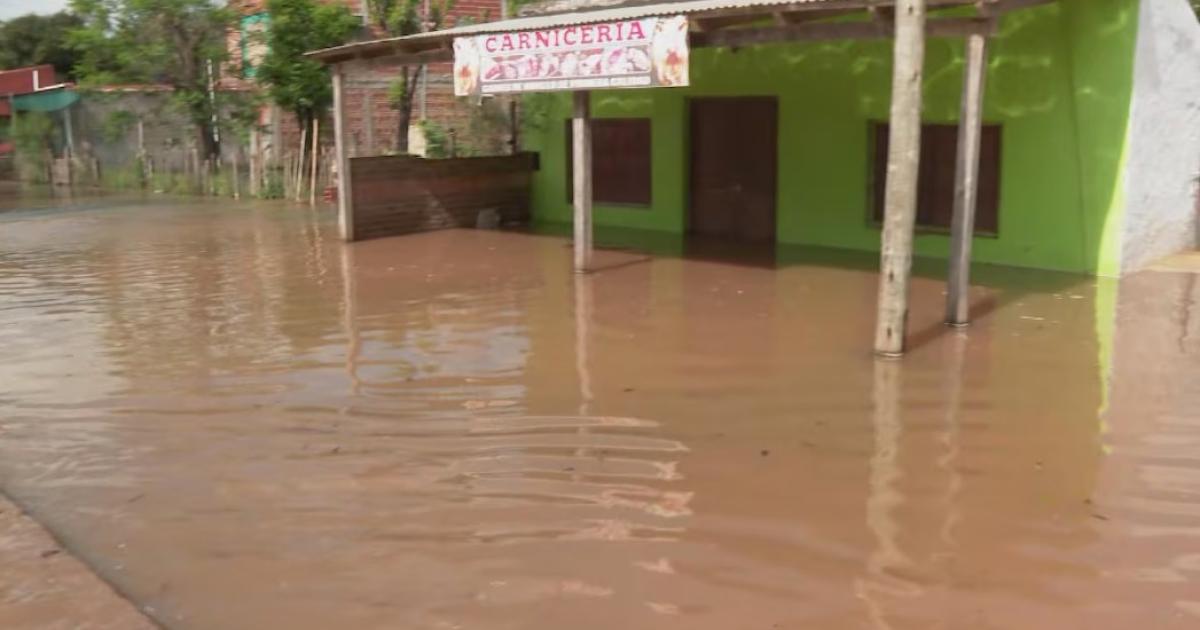 Las calles de Itatí permanecen inundadas tras la crecida del río ParanÃ