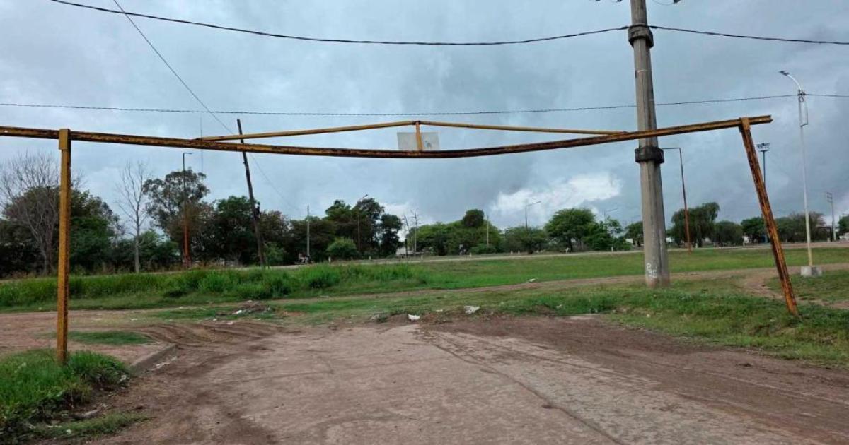 Vilelas- un trabajador rural sufrioacute un grave traumatismo de craacuteneo al chocar contra un limitador de altura