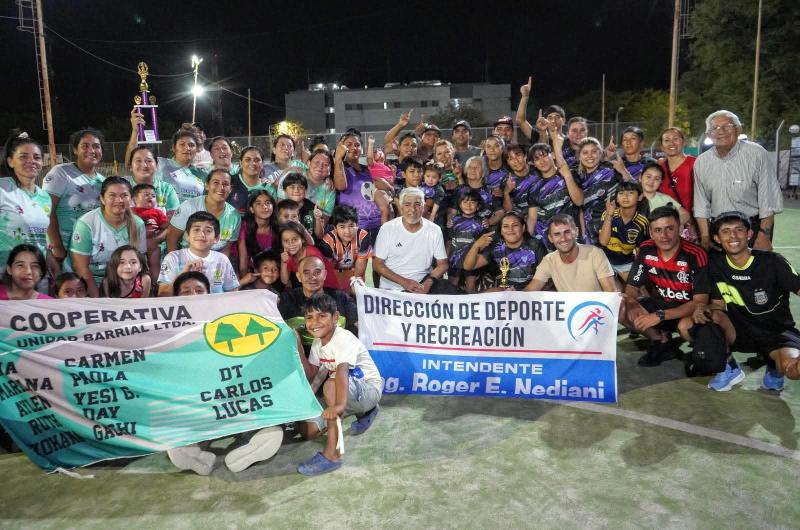 El fuacutetbol femenino definiraacute mantildeana a su gran campeona