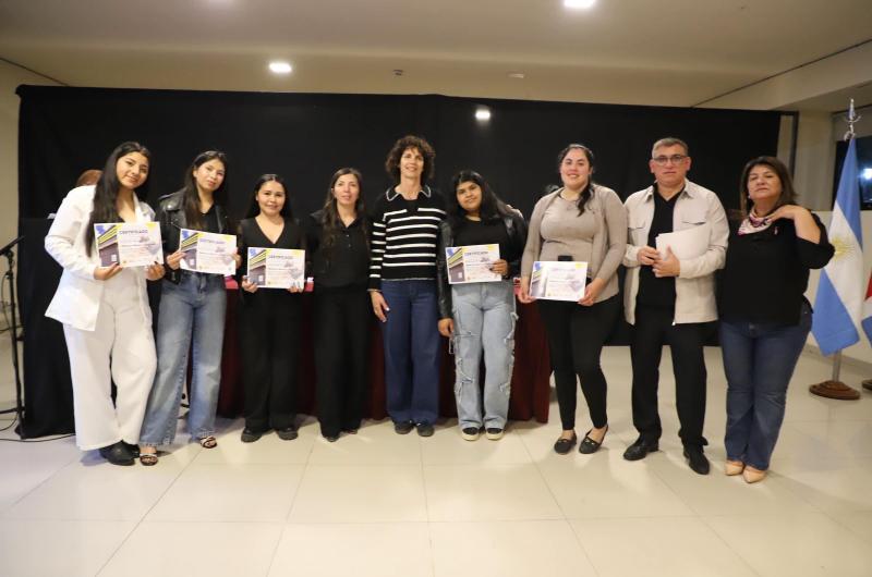 Se entregaron los certificados de los cursos de oficios