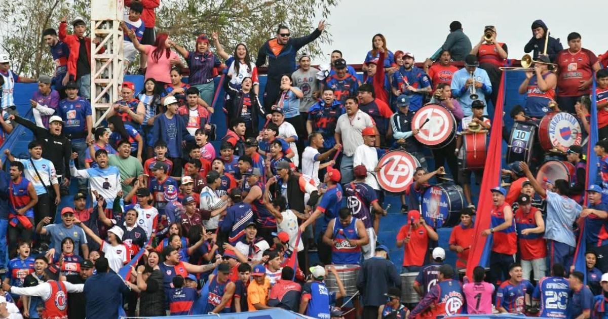 Guumlemes se reencuentra con su gente tras el descenso y recibe a Almagro