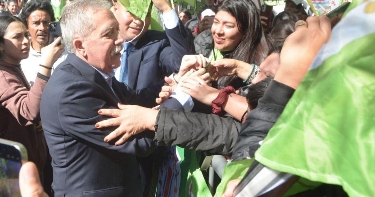 El Gobernador de la Provincia saludó a las madres en su día (Foto El Liberal)