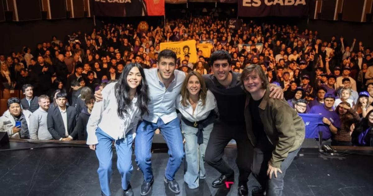 Los dirigentes juveniles de La Libertad Avanza en un acto en CABA