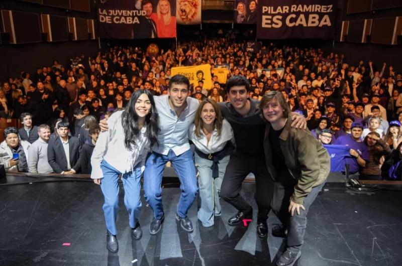 Los dirigentes juveniles de La Libertad Avanza en un acto en CABA