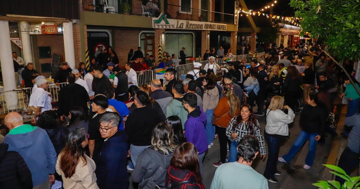 Una multitud disfrutoacute del Concurso de Asadores de Cabritos