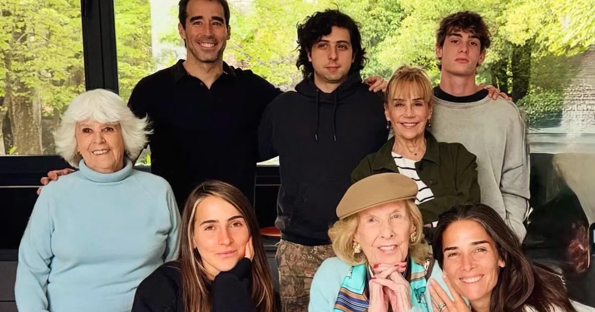 Mirtha Legrand reaparecioacute tras su uacuteltima internacioacuten con una postal muy especial por el Diacutea de la Madre
