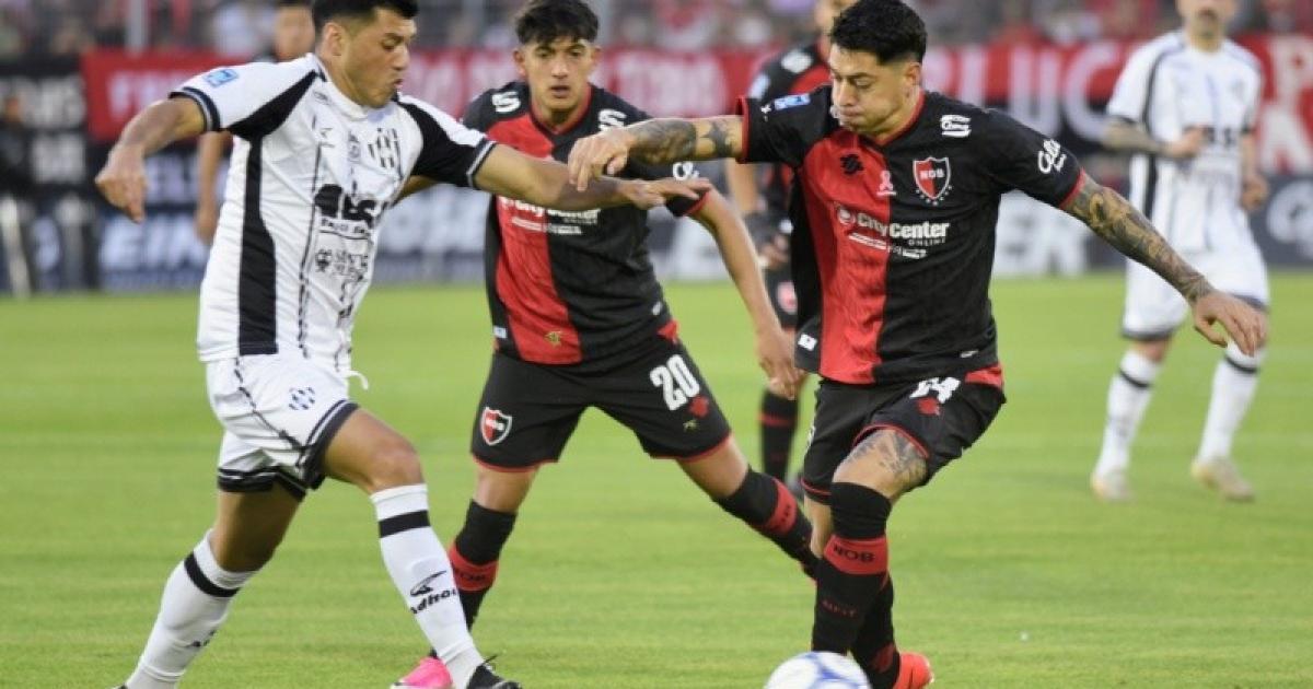 Leonardo Sequeira tras la derrota de Central Coacuterdoba- Nos viene costando mucho los primeros tiempos