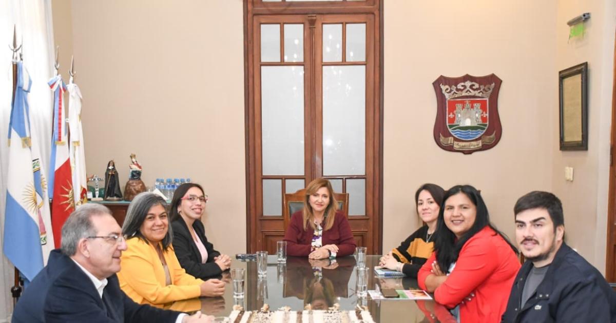 Fuentes recibioacute en el saloacuten de acuerdo a las representantes de Ni Una Menos