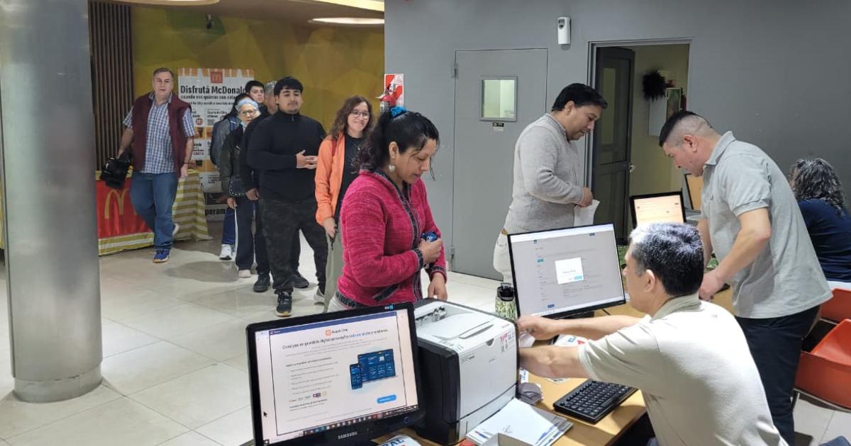 Comenzoacute la entrega de kits y crece la expectativa por el Maratoacuten de EL LIBERAL