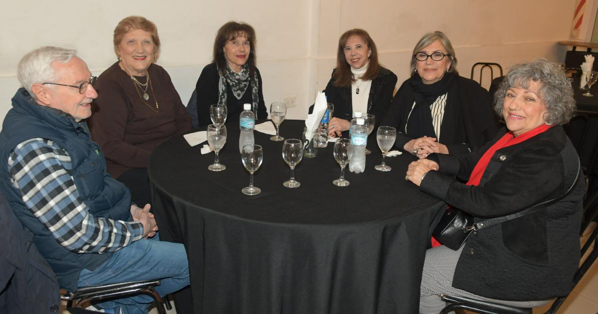 FESTEJO POR LAS MADRES Y HOMENAJE