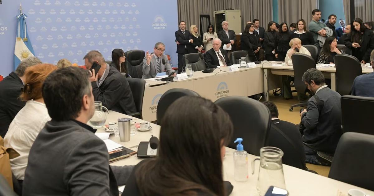 La iniciativa detalla el programa de recaudación las metas fiscales y el esquema de gastos de la administración federal (Foto Google)
