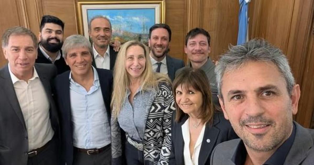 Reunioacuten de la mesa poliacutetica en Casa Rosada- agenda legislativa viacutenculo con gobernadores y negociaciones con el FMI