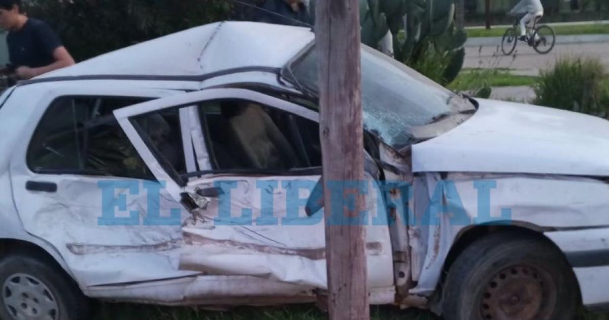 Tragedia en Bandera- murioacute una persona tras el violento choque de un auto contra una columna