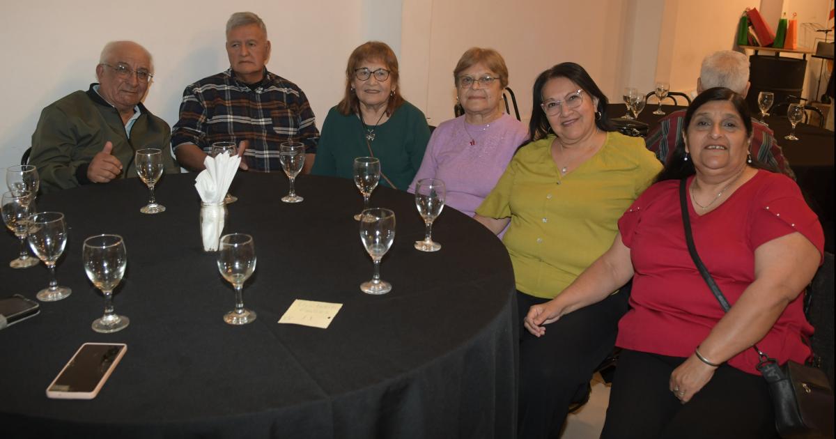 FESTEJO POR LAS MADRES Y HOMENAJE