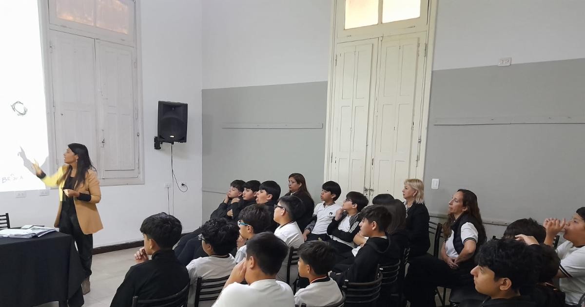 El MPF llevoacute el programa Bruacutejula al Colegio La Asuncioacuten para prevenir riesgos en los entornos digitales
