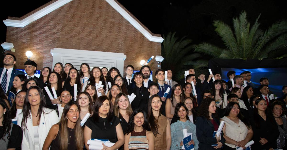 La Ucse celebroacute su 73ordf Colacioacuten de Grados con una emotiva ceremonia