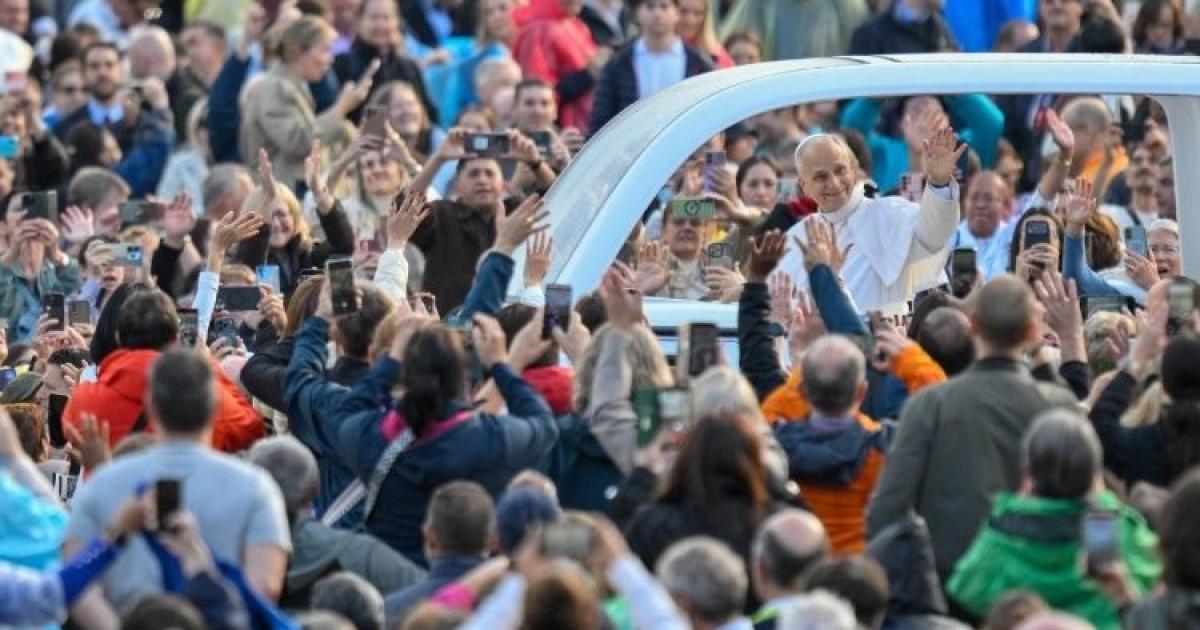 El papa Leoacuten XIV retomoacute la audiencia general en el Vaticano tras su operacioacuten y habloacute sobre la familia