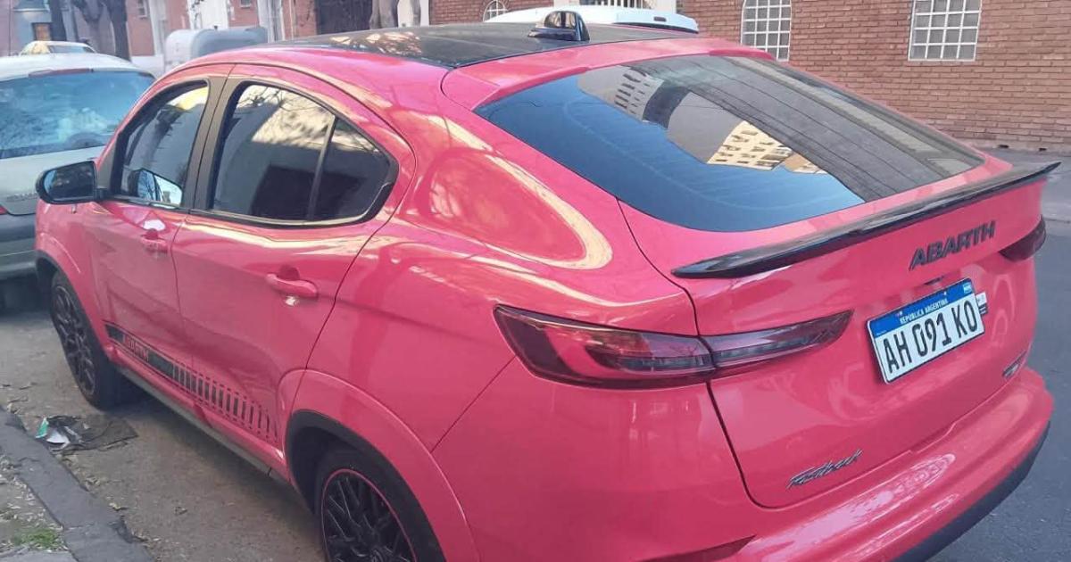 Se trata de un Fiat Abarth rojo que fue retirado de su domicilio