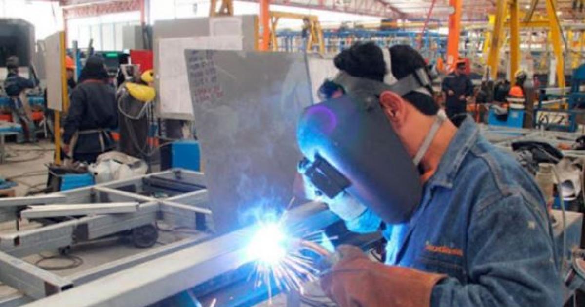 La actividad econoacutemica cayoacute 17-en-porciento- interanual en agosto y marcoacute su mayor baja del antildeo seguacuten el INDEC