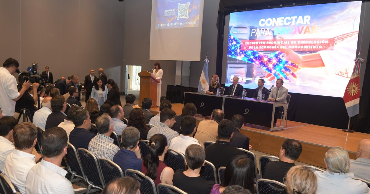 Eliacuteas Suaacuterez- El compromiso es generar raacutepidamente trabajo y actividad econoacutemica