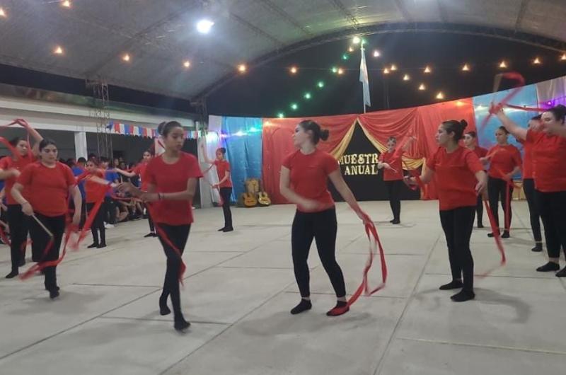 El colegio San Antonio brilloacute en su Muestra de Gimnasia y Artiacutestica