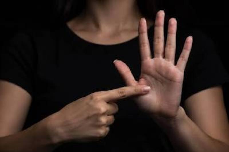 Rescataron a dos mujeres sordas de una presunta red de trata- hay cinco detenidos