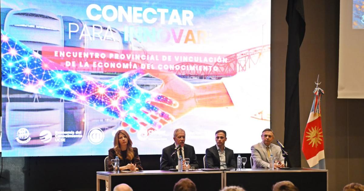 Eliacuteas Suaacuterez encabezoacute en el Foacuterum la apertura de Conectar para Innovar junto a ministros y el CFI